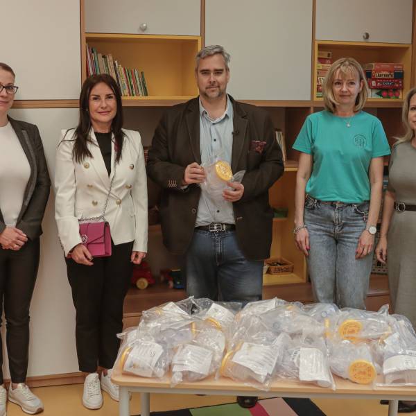 Fulladásátló eszköz adományozása