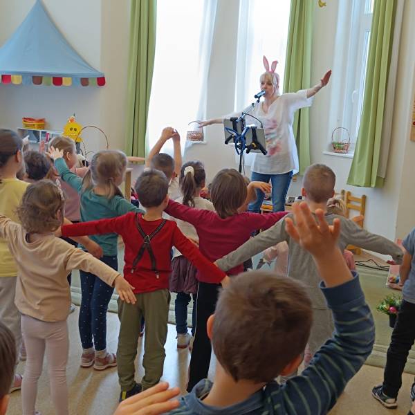 Óvodák támogatása programokkal