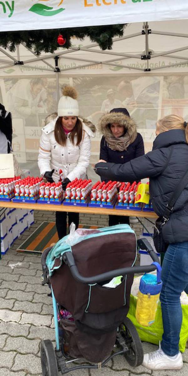 Flórián téren megrendezett ételosztás