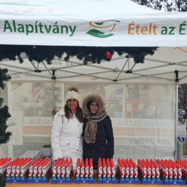 Flórián téren megrendezett ételosztás
