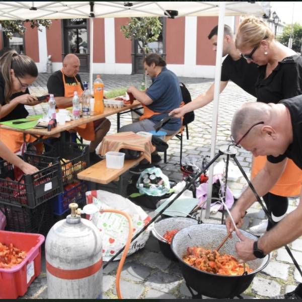 Jótékonysági lecsófesztivál